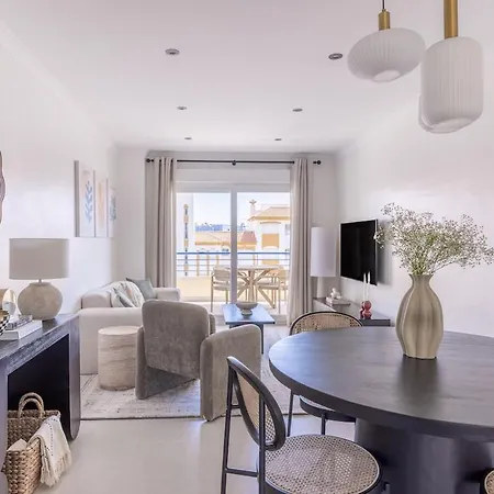 Apartment Ar20 Stunning Two-bed With Sea Views *