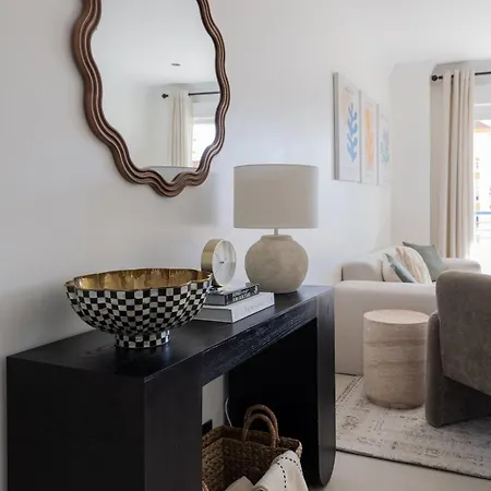 Apartment Ar20 Stunning Two-bed With Sea Views *